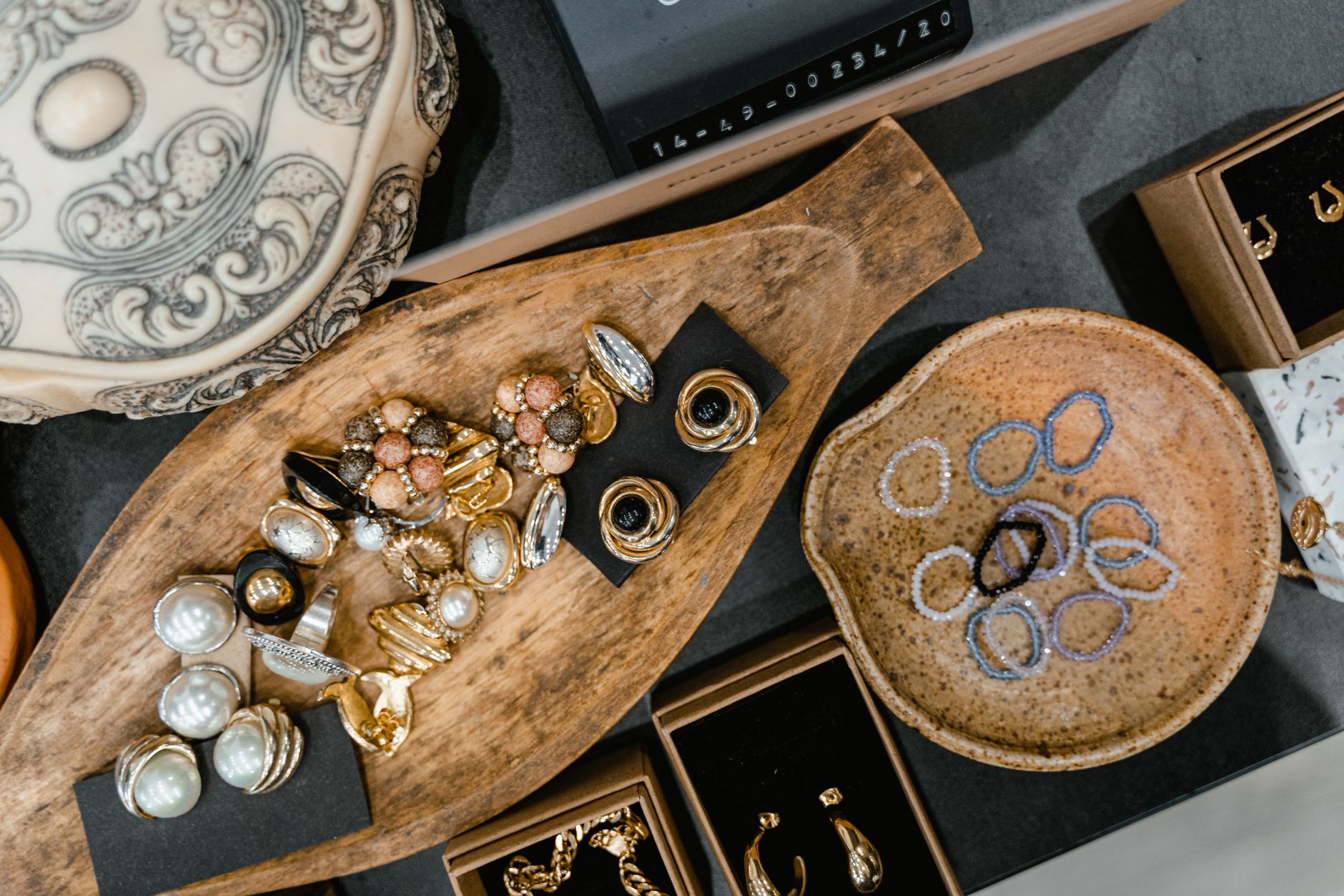 Reconnaître les bijoux anciens et leurs poinçons